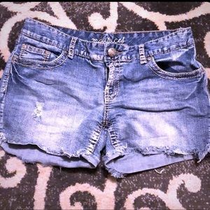 Maurice’s distressed cut off jean shorts